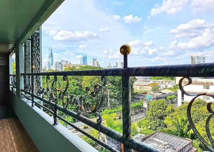 Отель The Montana Lodge-sathorn Бангкок