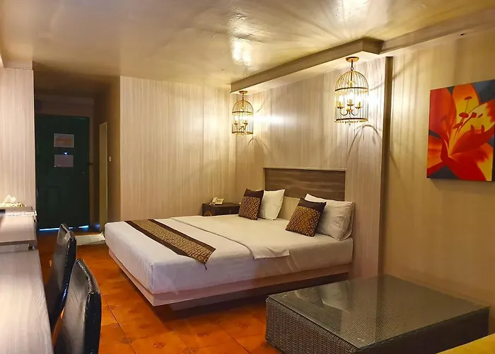 Отель The Montana Lodge-sathorn 3*