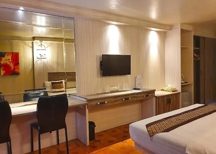 Отель The Montana Lodge-sathorn