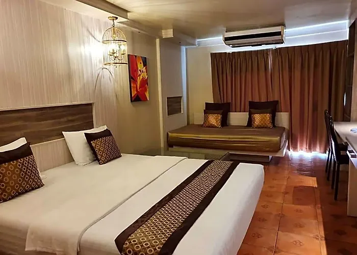 Отель The Montana Lodge-sathorn 3*