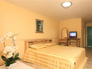 The Montana Lodge-sathorn Отель 3*