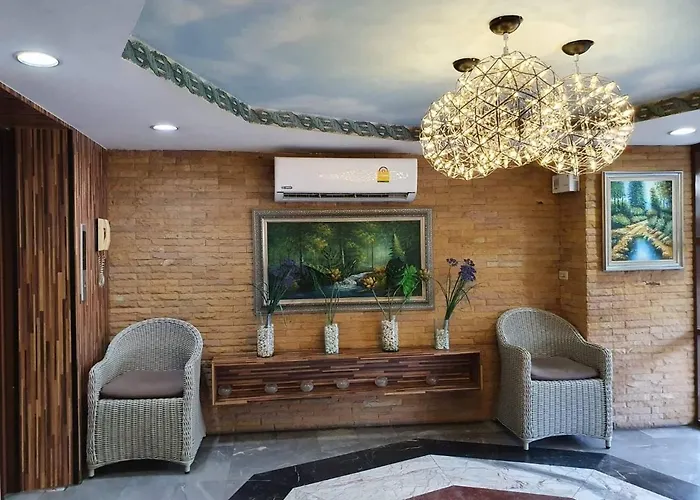 The Montana Lodge-sathorn Отель Бангкок